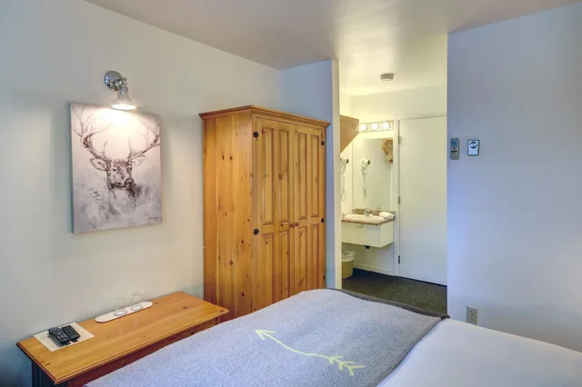 غرفة بسرير كوين، Hotel Mont-Tremblant 5/9
