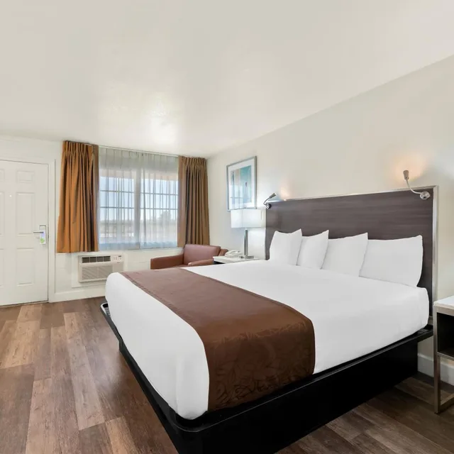 غرفة قياسية بسرير كينج، Americas Best Value Inn Suites Flagstaff 3/9