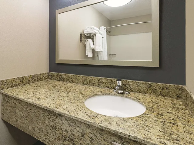 Deluxe, Suite, King Bed, La Quinta Inn & Suites by Wyndham Glendive 1/1