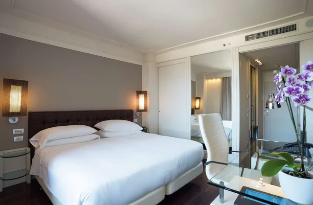 غرفة بسرير كينج، DoubleTree by Hilton Florence Metropole 11/16