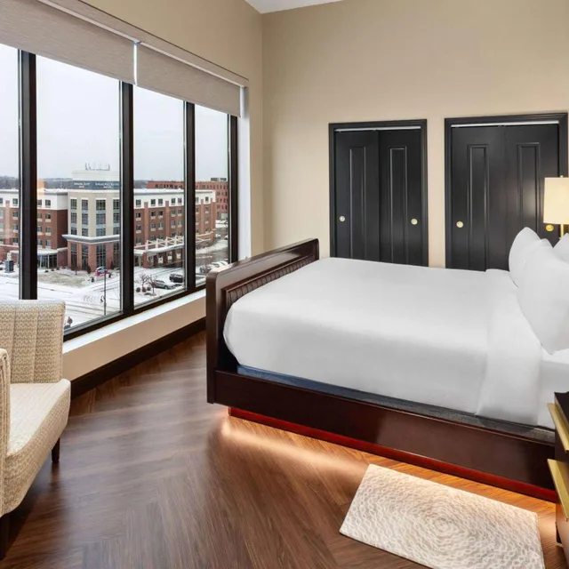 Grand, Penthouse Suite, King Bed، Legacy Hotel Trademark Collection by Wyndham 1/6