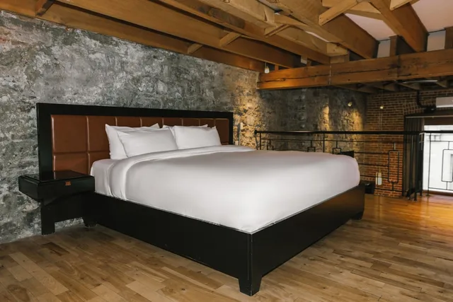 Loft, Deluxe, King Bed, Lofts du Vieux-Port 3/10