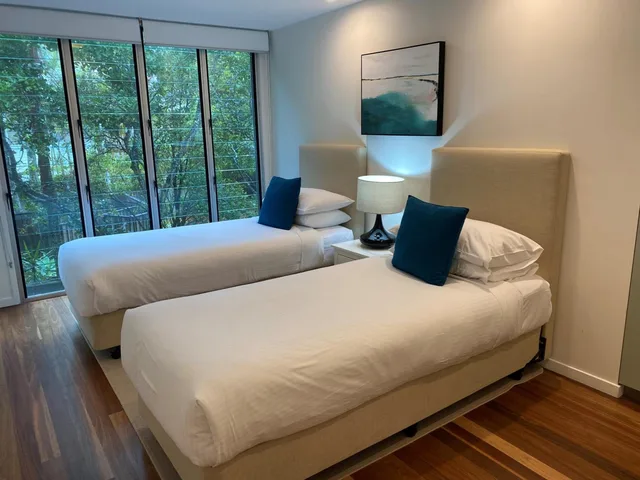 3 Bedrooms, Bay, Penthouse، East on Byron 3/8