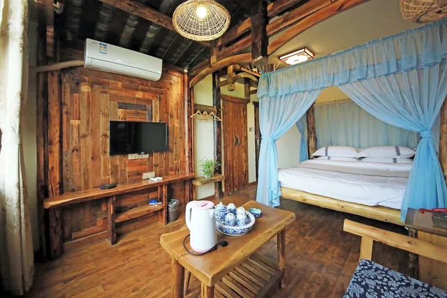 Romantic, Queen Bed, Mountain View, Xiangxi Dreamweaver Inn 6/6