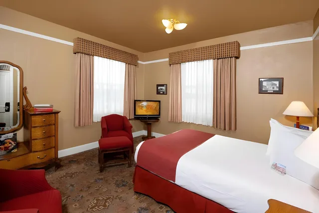 غرفة ديلوكس رباعية بسريرين مزدوجين، Hassayampa Inn 1/2