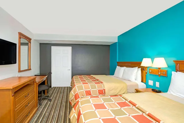 غرفة رباعية بسريرين كوين، Travelodge By Wyndham LAX South 2/10