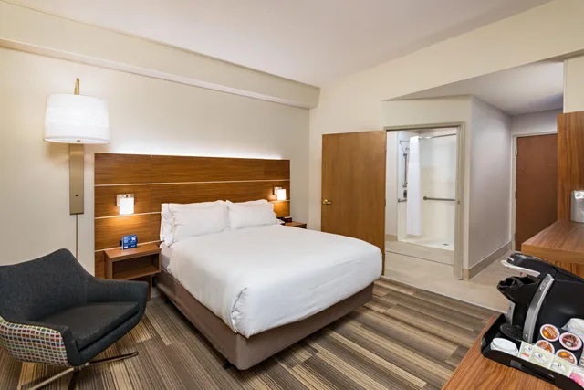 غرفة بسرير كوين، Holiday Inn Express Hotel Suites Peoria North Glendale 1/2