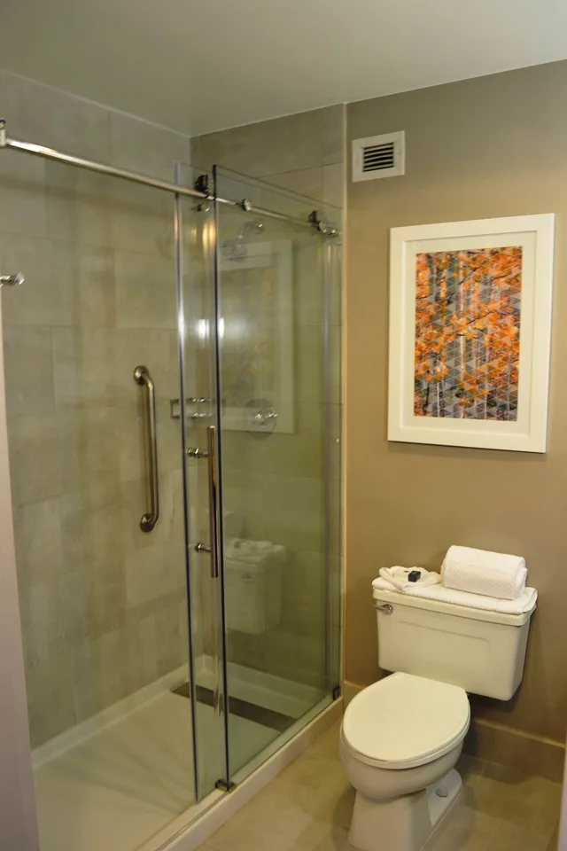 غرفة بسرير كينج بحوض استحمام، DoubleTree by Hilton Denver - Westminster 5/6
