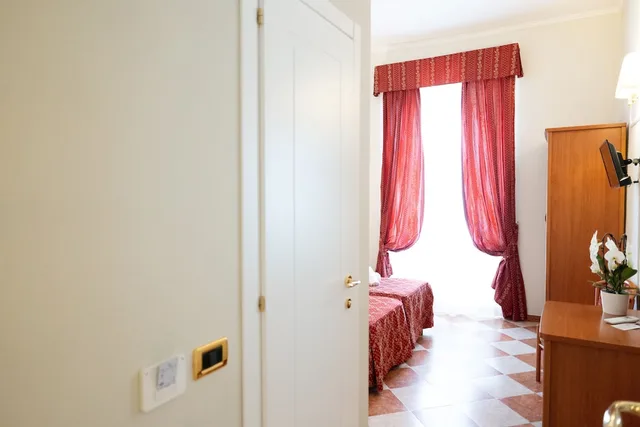 Room, Double Bed, Hotel Romantica 2/10