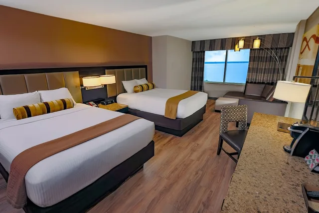 Luxury, 2 Queen Beds, Golden Nugget Biloxi 1/1