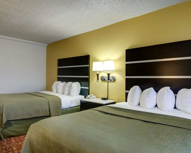 غرفة بسريرين كوين للمدخنين، Quality Inn Fort Smith I-540 2/2