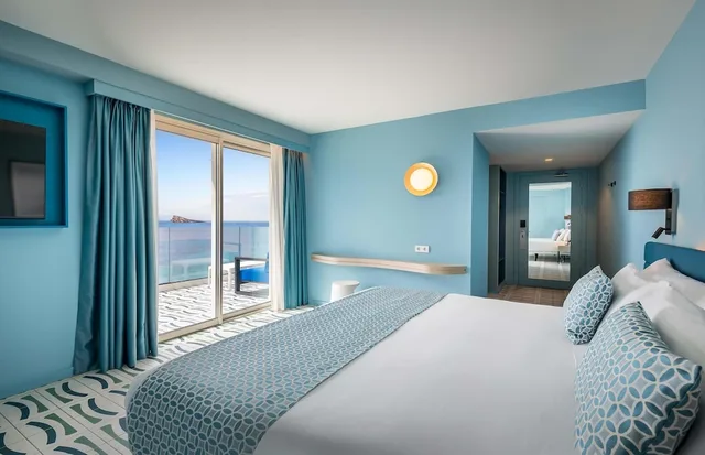 غرفة ديلوكس بسرير كينج بإطلالة على البحر بشرفة، Barcelo Benidorm Beach 4/8
