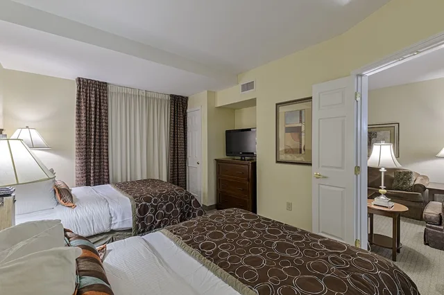 جناح بسرير كينج بغرفتي نوم بمطبخ، Staybridge Suites Harrisburg Hershey 2/4