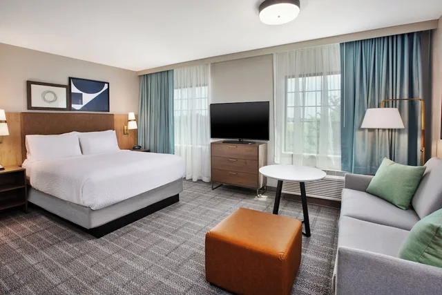 جناح استوديو بسرير كوين بمطبخ، Staybridge Suites Bismarck 1/6