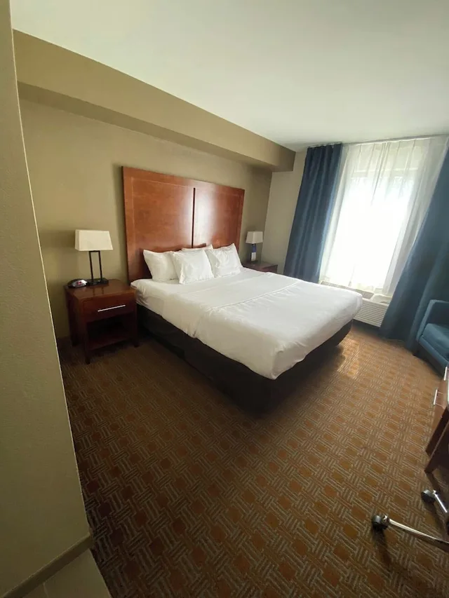 غرفة قياسية بسرير كينج، Comfort Inn & Suites Brattleboro I-91 2/5