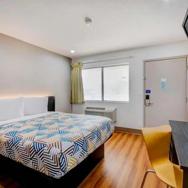 1 Full Bed - ADA/Tub, Motel6 Port Allen, LA - Baton Rouge 6/9