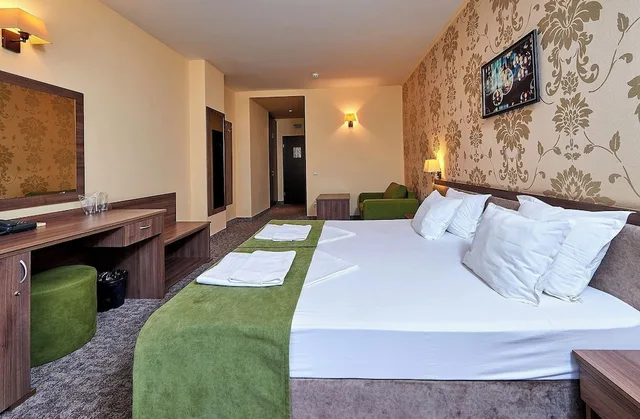غرفة بسريرين منفصلين مع أريكة، Hotel Forum 7/10