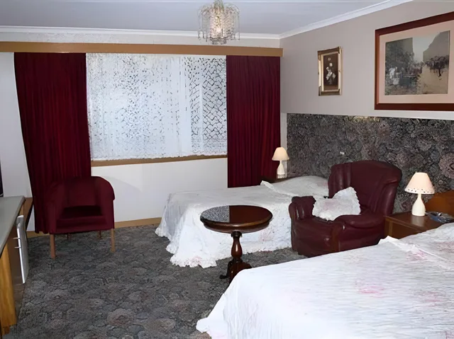غرفة قياسية ثلاثية، MOTEL MAYFAIR ON CAVELL 1/1