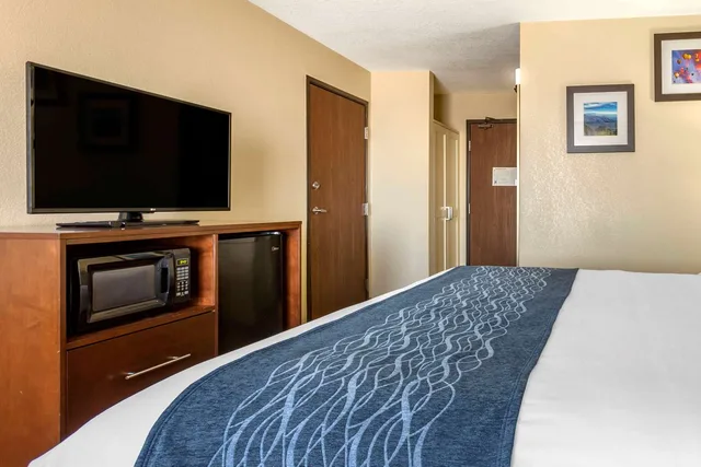 غرفة بسرير كينج، Comfort Inn & Suites Alameda At Albuquerque Balloon Fiesta Park 4/5