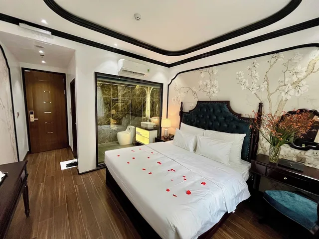 غرفة ديلوكس بسرير كوين، Royal Hanoi Hotel 8/10