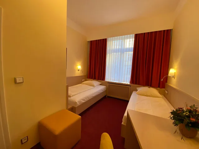 غرفة بسريرين منفصلين، City Partner Hotel Adria 8/10