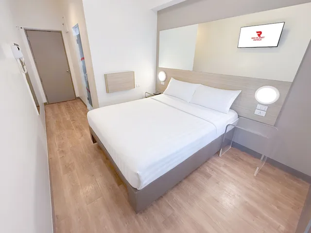 غرفة بسرير كوين، Red Planet Makati Amorsolo 2/10