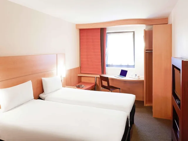 غرفة بسريرين منفصلين، ibis London Elstree Borehamwood 1/8