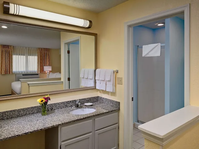 جناح بسرير كينج وسريرين مزدوجين بغرفتي نوم، Sonesta Simply Suites Cleveland Westlake 3/3