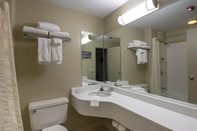 Room, 2 Double Beds, North Wing، RIT INN & CONFERENCE CENTER 4/4