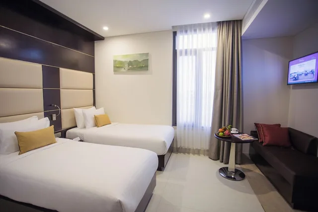غرفة ديلوكس بسريرين منفصلين بإطلالة جزئية على البحر، Holiday Beach Hotel Danang 6/10