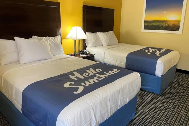 غرفة بسريرين مزدوجين في الطابق العلوي لذوي الإعاقة، Days Inn by Wyndham Atlanta/Southlake/Morrow 2/8