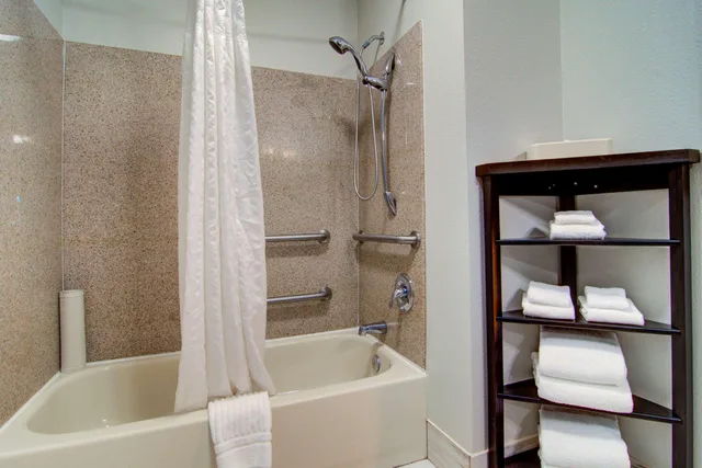 جناح، Comfort Suites Newport News Airport VA 3/3