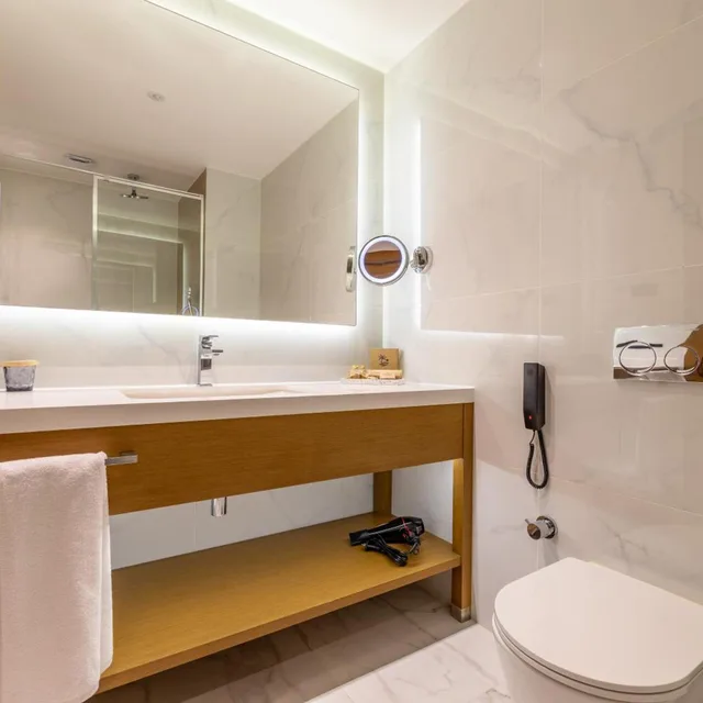 Deluxe, Double Bed, Lateral Side Sea View، Beks Premium Resort and Spa 7/8