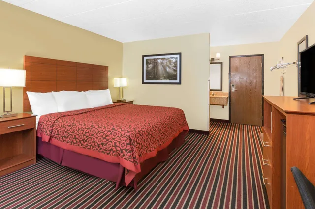 جناح بسرير كوين بمطبخ، Days Inn by Wyndham Newton - LA 1/5