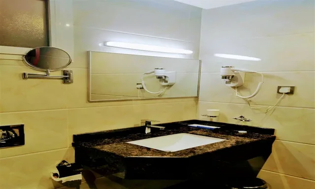 Room, King Bed, Carawan Hotel Jeddah 4/6