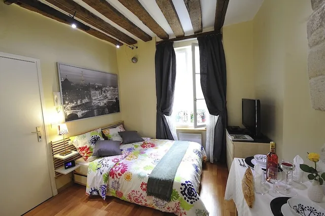 Sweet Home, Studio, Double Bed، Les Patios Du Marais 1/2