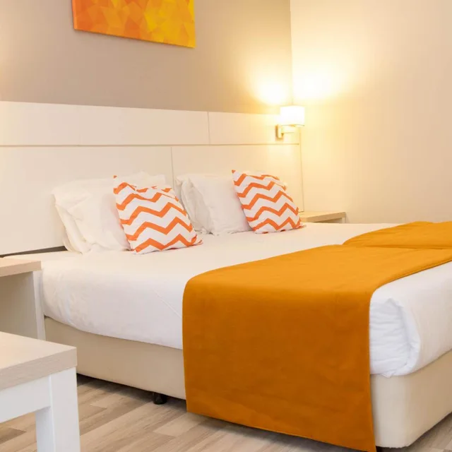 غرفة بسرير مزدوج أو سريرين منفصلين بشرفة، Park Hotel Odessos 6/10