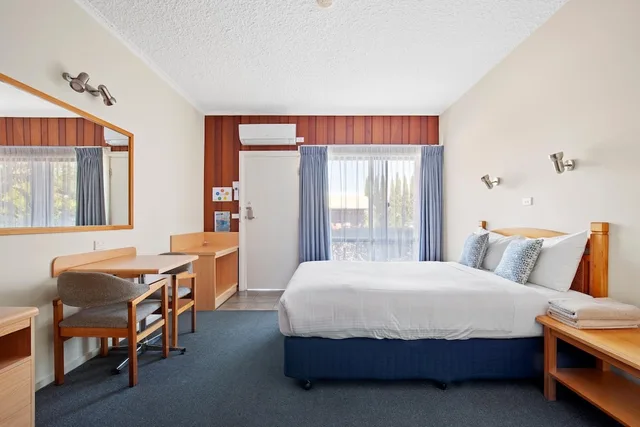 غرفة قياسية بسرير كوين، BANJO PATERSON MOTOR INN 3/3