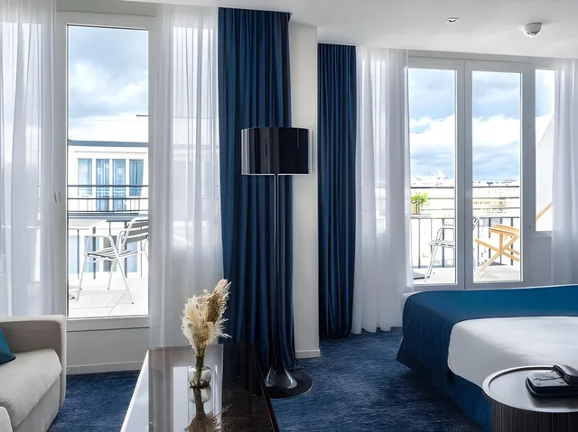 جناح بشرفة، Pley Hotel 1/1