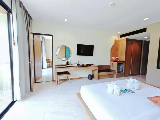 2 Bedrooms, Fantasy, King and Twin Beds، Ananta Burin Resort 2/3