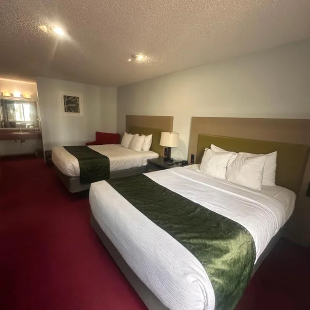 جناح ديلوكس بسرير كوين، Pictured Rocks Inn & Suites 1/8