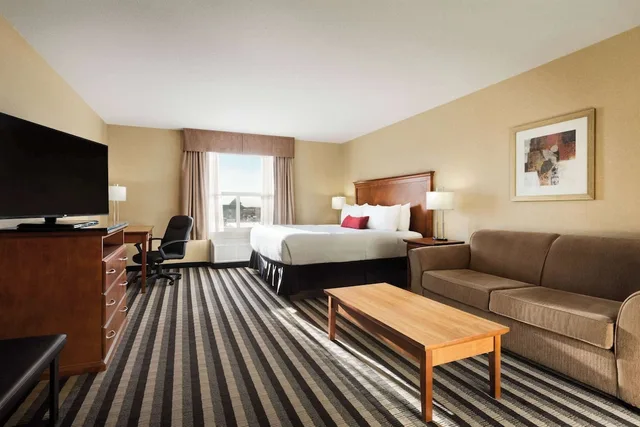جناح بسريرين كوين مع أريكة، Days Inn Suites By Wyndham Edmonton Airport 1/3