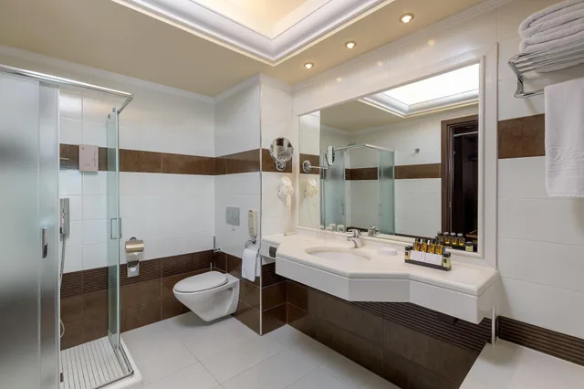 Junior Suite, Lateral Side Sea View، La Marquise Luxury Resort Complex 2/3