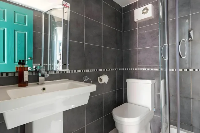 سكن مشترك مختلط بريميوم، West Beach Hotel 2/2