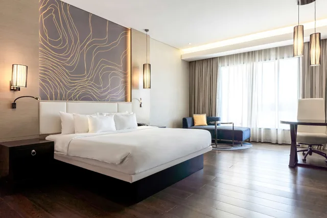 Collection, Superior, King Bed, Radisson Collection Muscat, Hormuz Grand 1/10