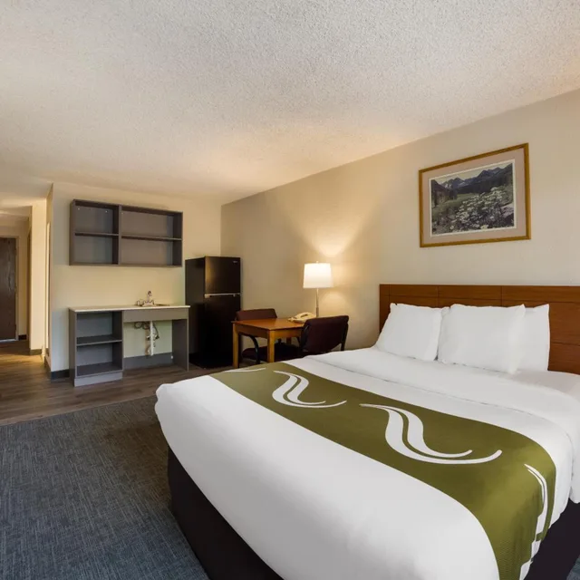 جناح بسرير كوين لذوي الإعاقة، Suburban Studios Canon City, CO 1/4