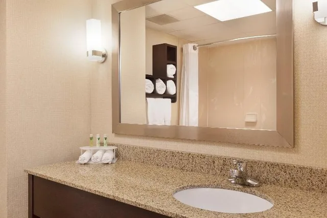 غرفة قياسية بسرير مزدوج، Holiday Inn Exp Winston Salem 1/1