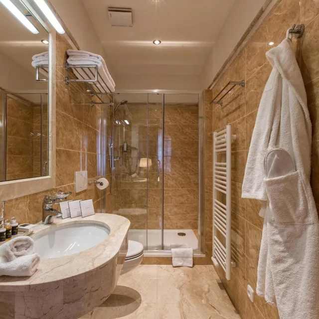 جناح ملكي، Little King Hotel U Malvaze 10/10