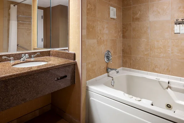 Renovated, Deluxe, 2 Queen Beds, River View, Smoking، Horseshoe Bossier City - A Caesars Rewards Destination 4/6