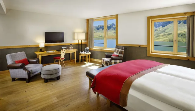غرفة سوبيريور بسرير مزدوج بإطلالة على البحيرة، Frutt Resort 2/4